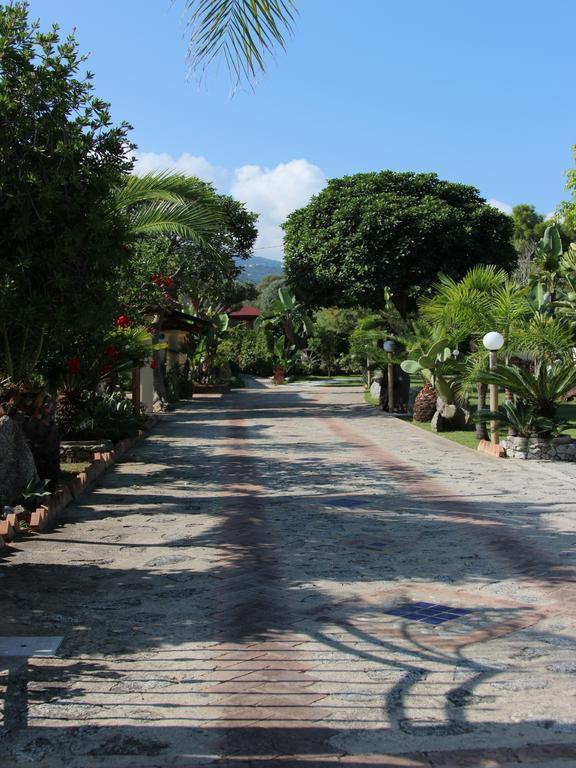 Blu Tropical Resort Цамброне Экстерьер фото