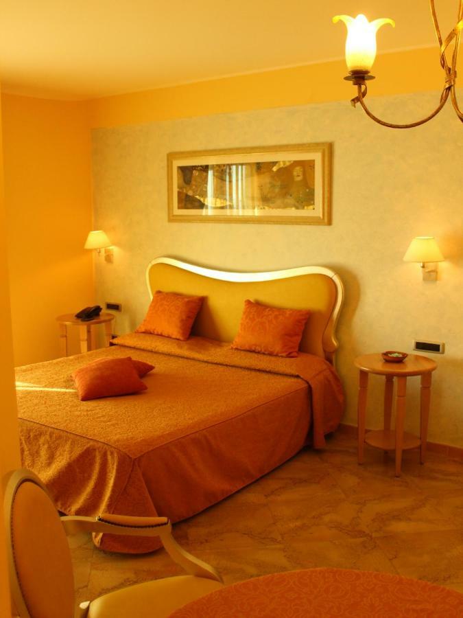 Blu Tropical Resort Цамброне Экстерьер фото